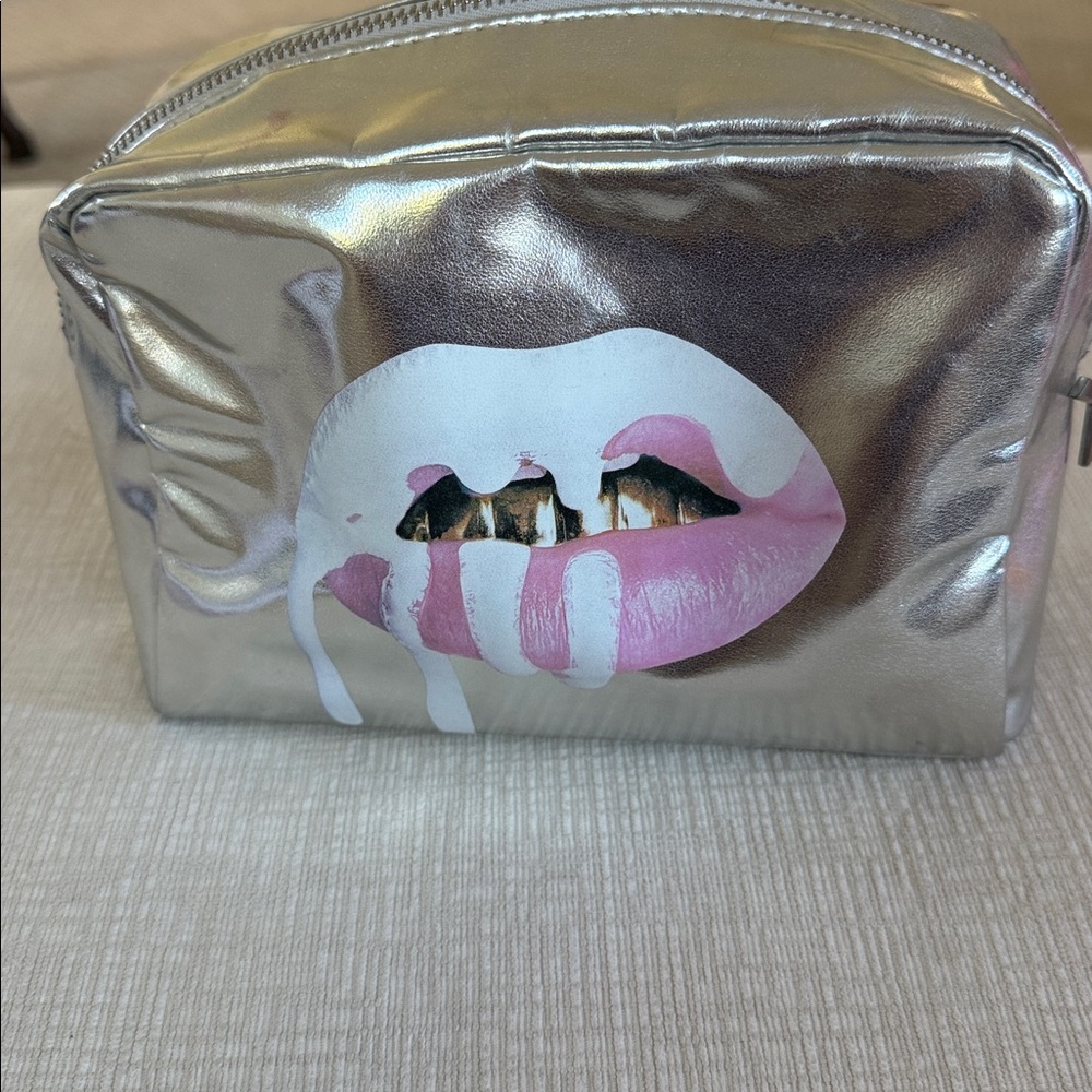 KYLIE Cosmetics 2016 Holiday Collection Silver Ltd. Ed. Make-Up Bag w lipstick